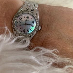 Beautiful Swiss Army Victorinox Watch Sapphire Crystal w Diamonds